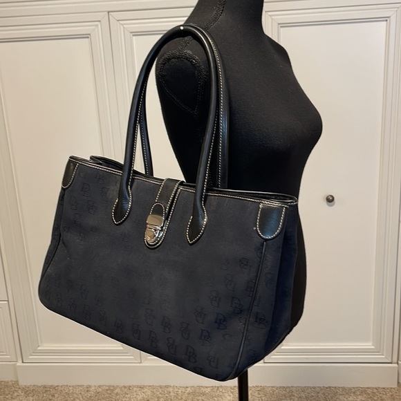 Dooney & Bourke K1013498 black monogram jacquard with black leather trim tote - Picture 2 of 13